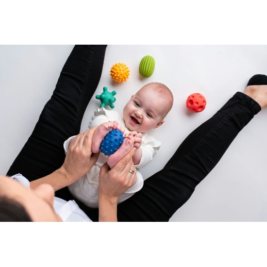 Mom's Care Сензорни пастелни топчиња – сет од 5 парчиња за бебиња