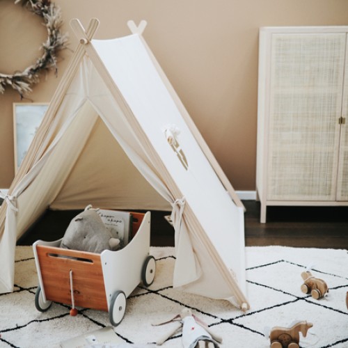 Дрвена кујна и детски шатор